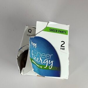 Open box Only one pair. New Q size, Suntan. L’eggs Sheer Energy pantyhose